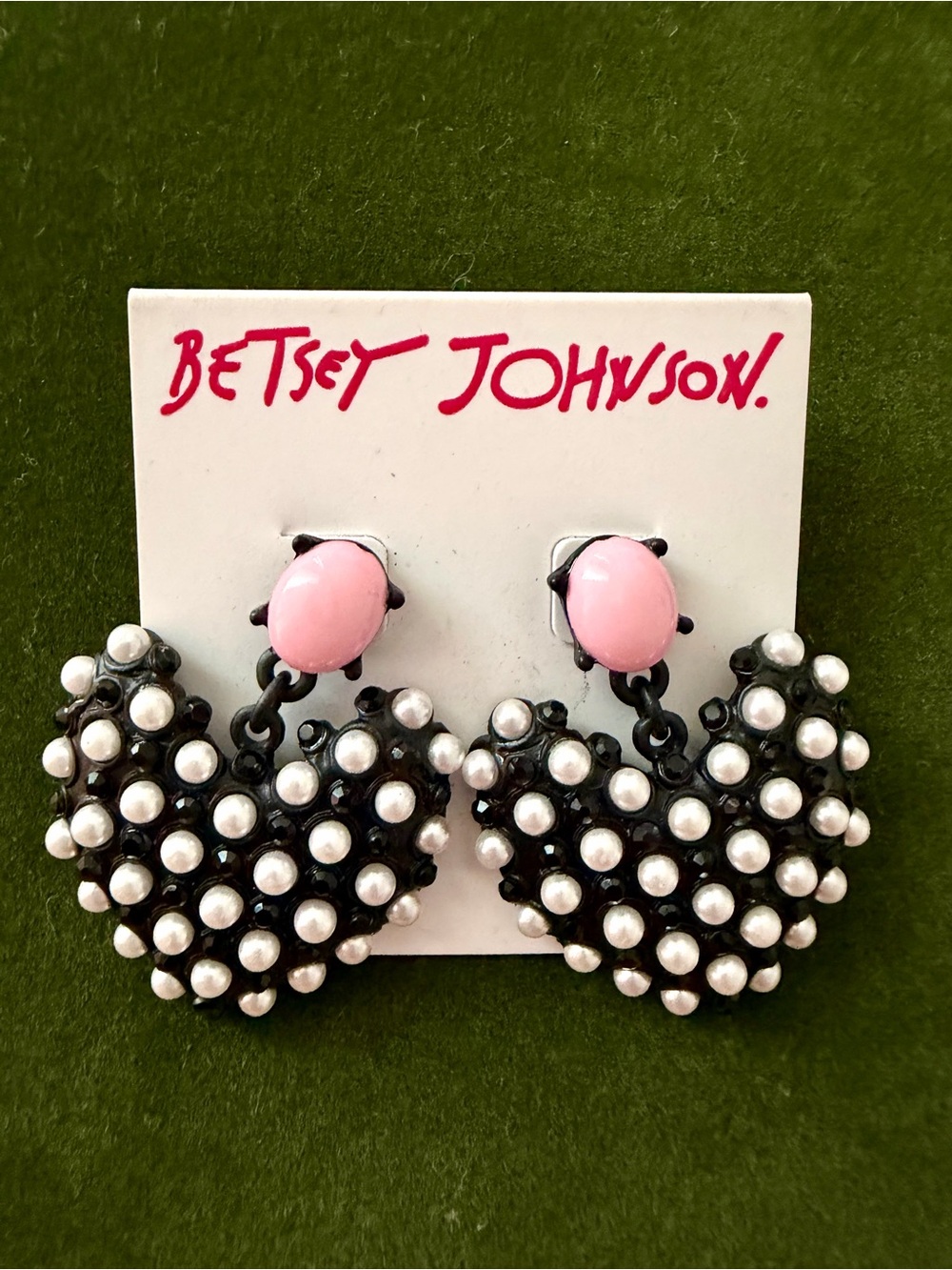 Betsey Johnson Wonderland Faux Pearl Heart Earrings. Romantic Goth Punk Kitsch
